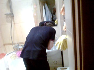 yura washes his face