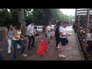 brazilian man proposes to boyfriend with dance flash mob