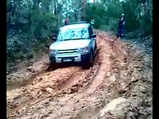 land rover discovery 3 downhill